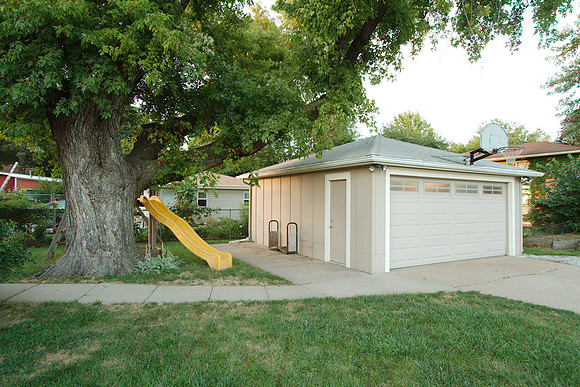 20-8781-garage_1200