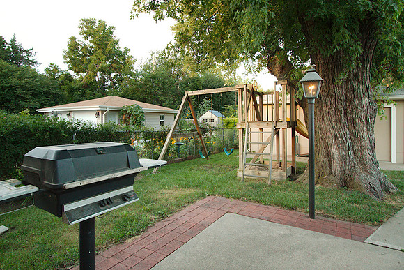23-8780-swingset_1200