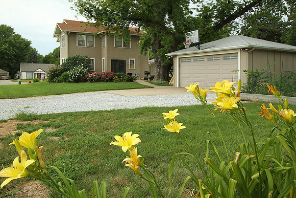12-7333-garage_1200